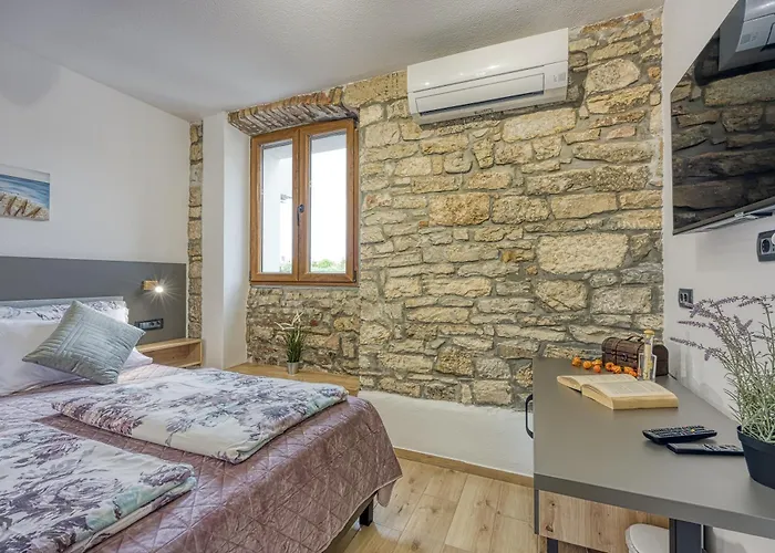 krevet i doručak Materada 3*